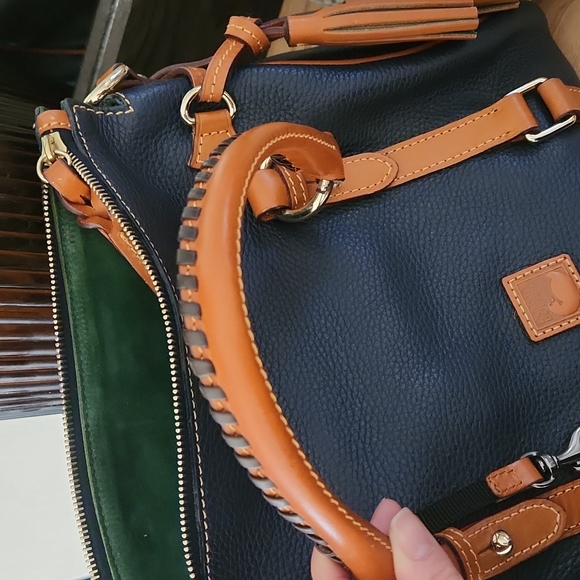 AUTHENTIC DOONEY AND BOURKE NAVY TAN PEBBLE LEATHER HANDBAG - Picture 5 of 9